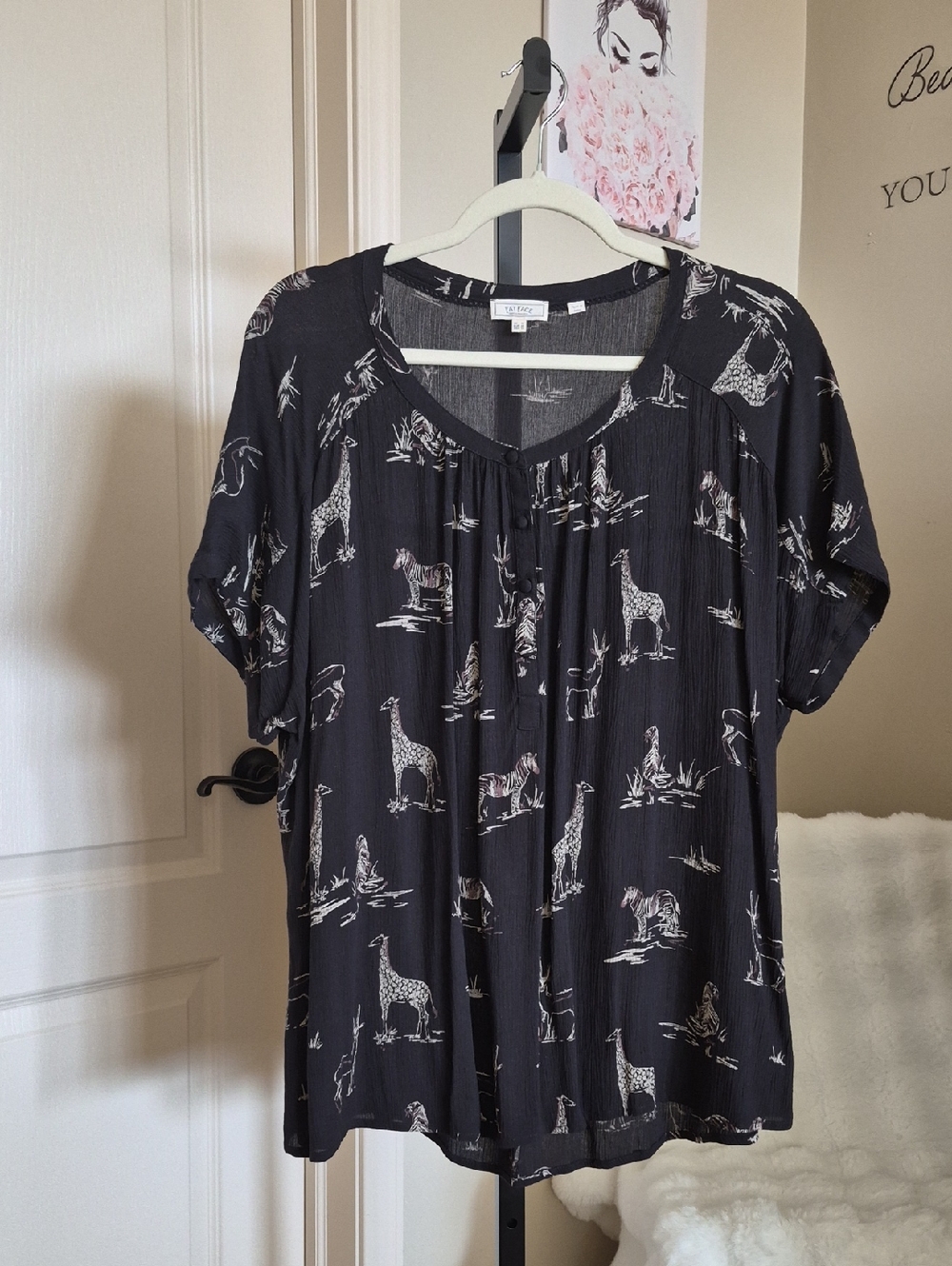 Fat Face Black Animal Scene Short Sleeve Blouse Size 14